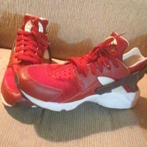Women's maroon colored Nike Huarache running shoe size 8 and a half